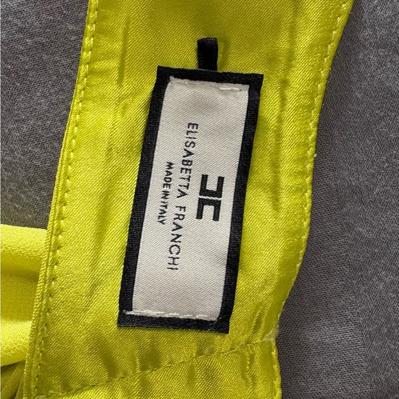 Gorgeous slim flowing yellow sleeveless gown, high neck enclosure with open back - Picture 5 of 7